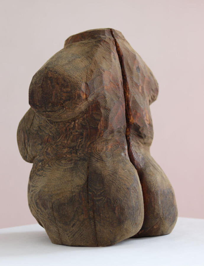 &quot;Kaikki muuttuu&quot;, mänty, terva, puuöljy, 43 x 28 x 27 cm, 2022