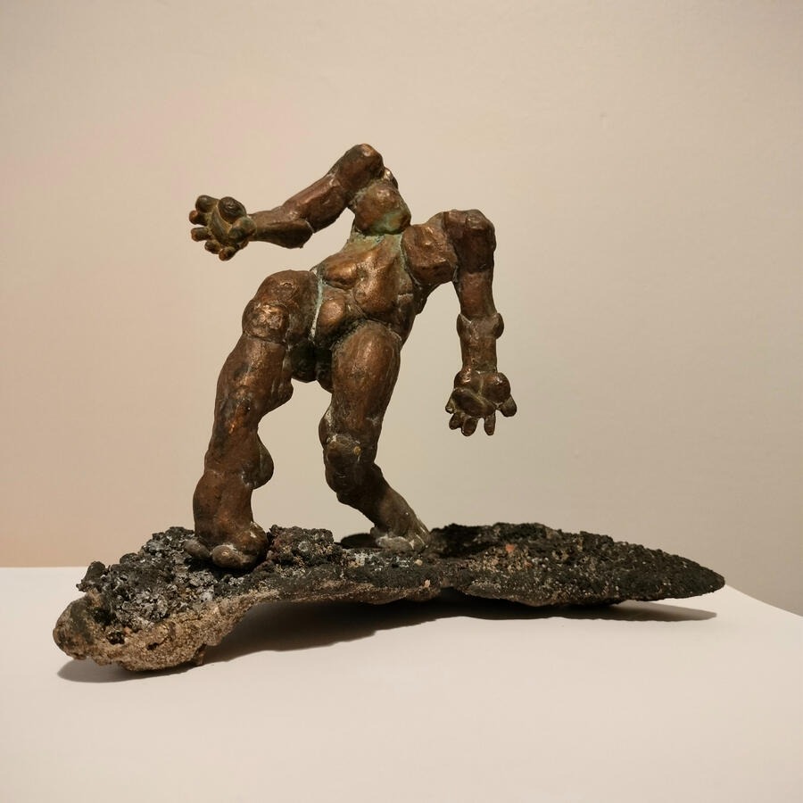 &quot;Köyhän koreografina Petteri Orpo&quot;, pronssi, 15 x 19 x 14 cm, 2024