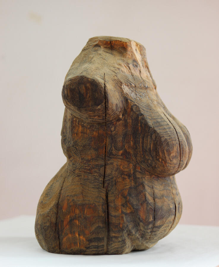 &quot;Kaikki muuttuu&quot;, mänty, terva, puuöljy, 43 x 28 x 27 cm, 2022