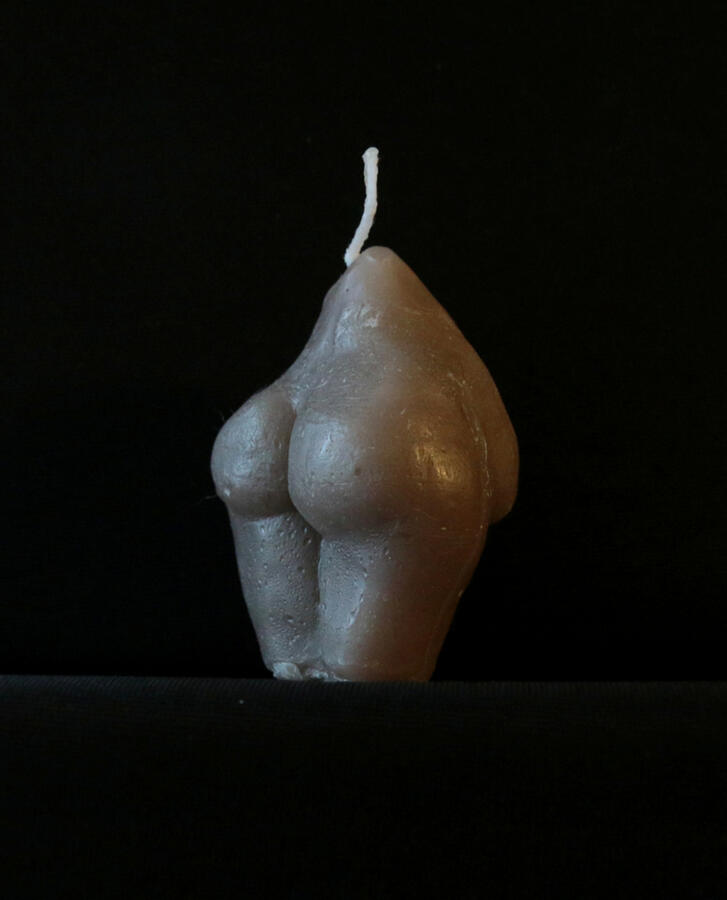 Naiskynttilä, steariini ja parafiini