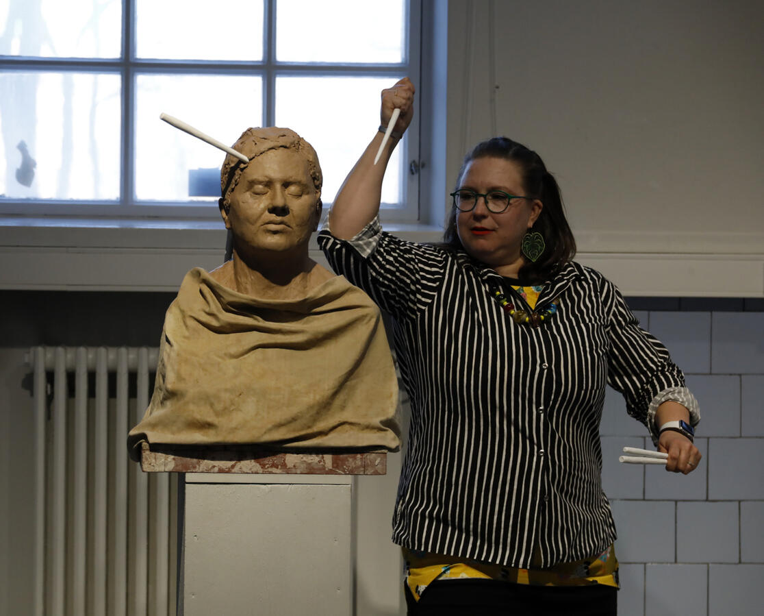 “Väki ja valta”, peliperformanssi, 45 min, Taidekeskus Mältinranta, Tampere, 2023. Kuva: Ignacio Pérez Pérez